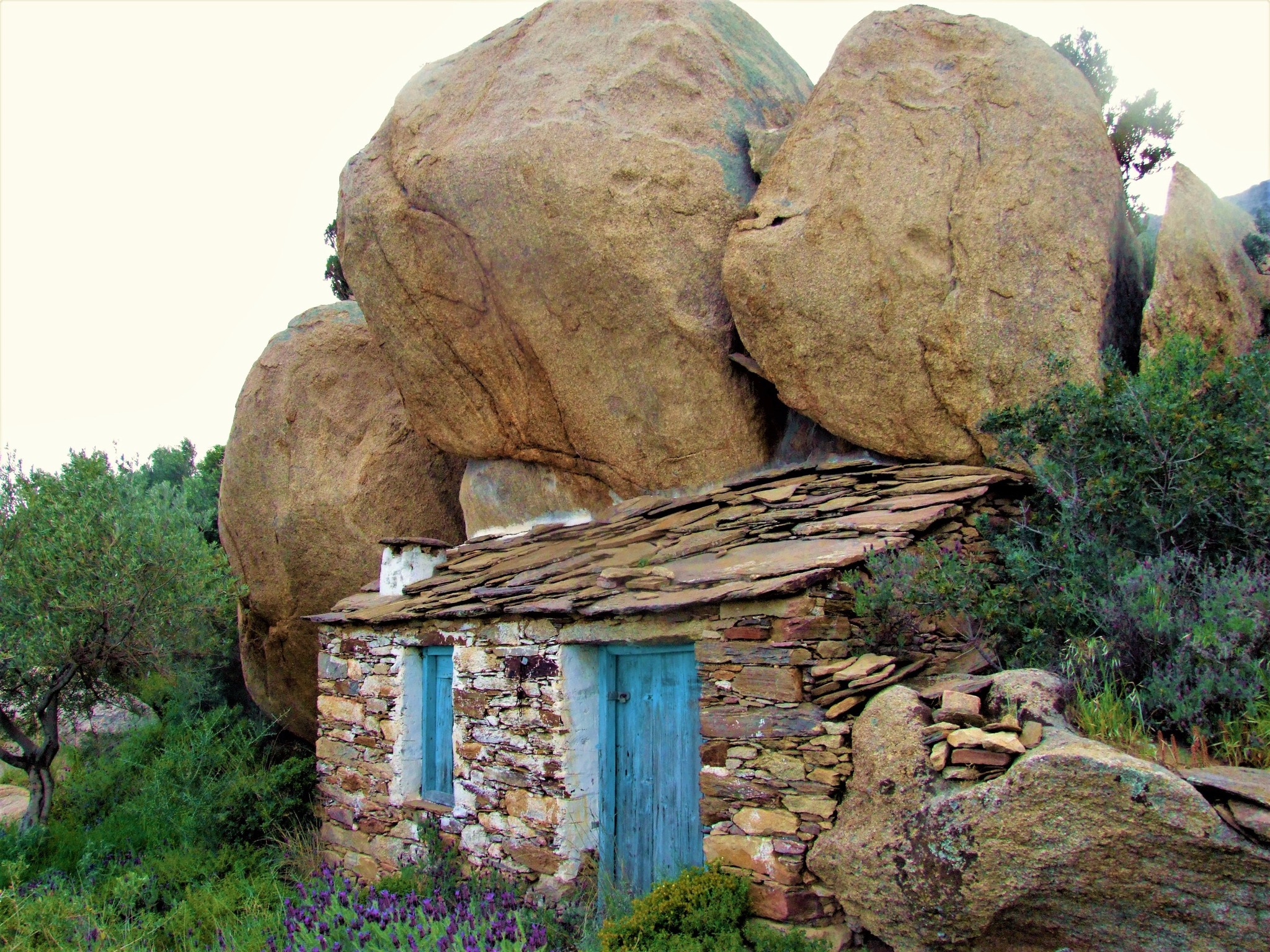 منازل صخرية
