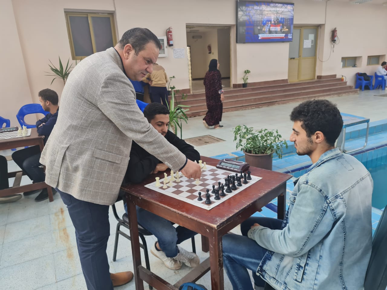 عبد الرحمن خلاف الطالب الفائز بالمركز الأول في مونديال جامعة طنطا للشطرنج (2)