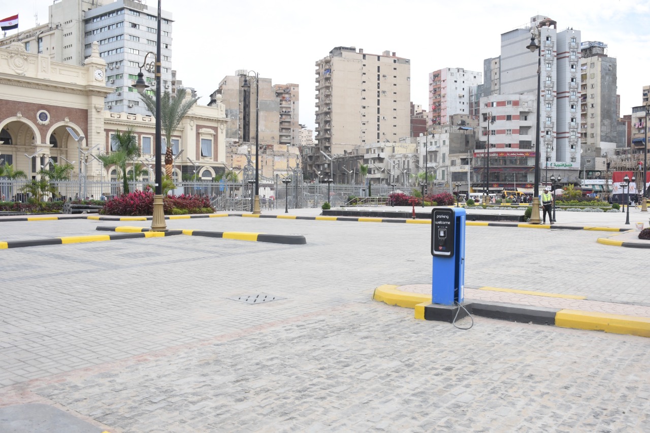 محافظ الإسكندرية يتفقد الأعمال والتجهيزات النهائية لمشروع تطوير وتخطيط ميدان محطة مصر (3)