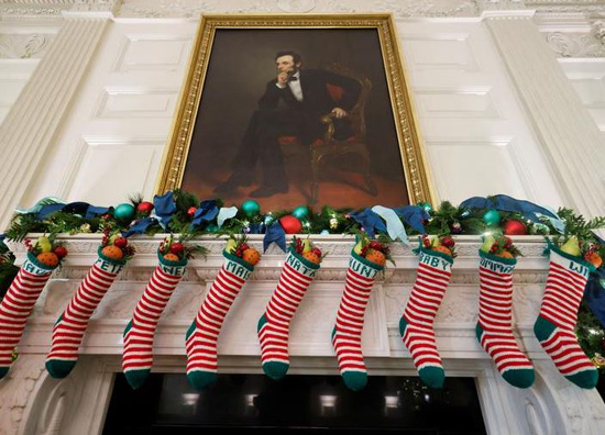 تزيين البيت الأبيض استعدادا لاحتفالات الكريسماس