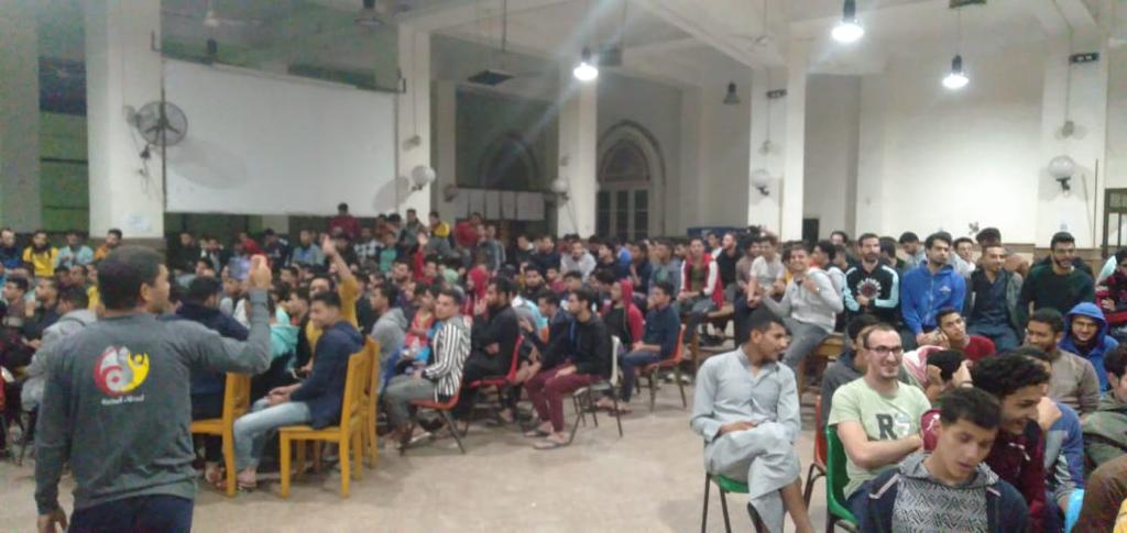 طلاب جامعة القاهرة يشاهدون  مباريات كأس العالم بالمدينة الجامعية