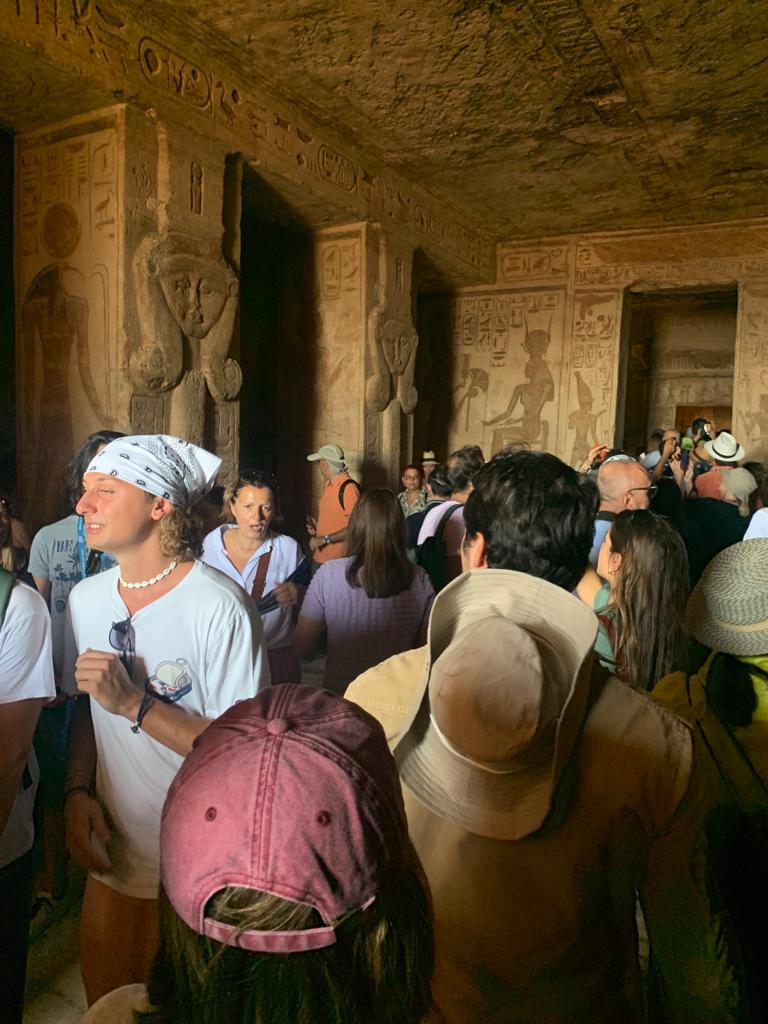 زيارة السائحين لمعبد أبوسمبل