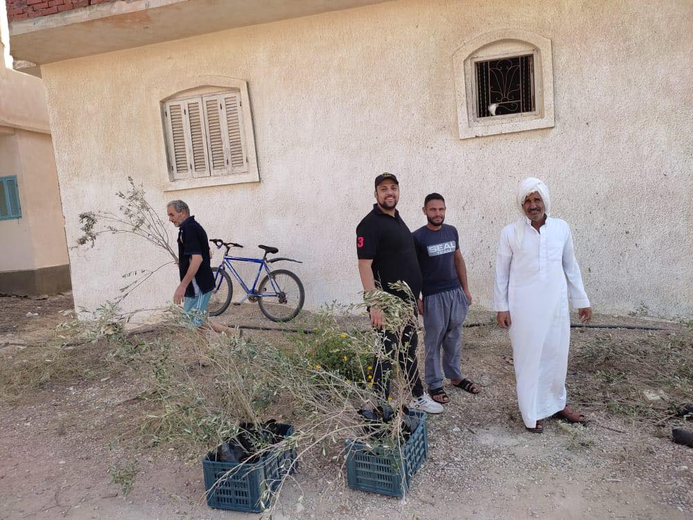 تسليم اشجار للمزارعين