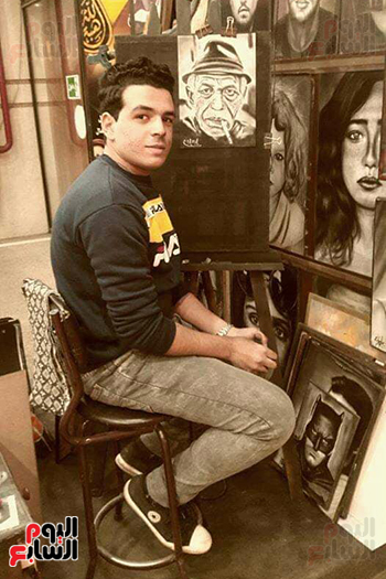 اسامه-صديق-بين-لوحاته-المتعددة