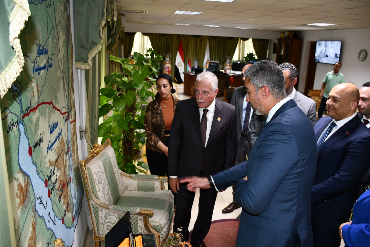 محافظ جنوب سيناء يلتقي وفد فودافون مصر لبحث رفع كفاءة شبكة المياه بشرم الشيخ