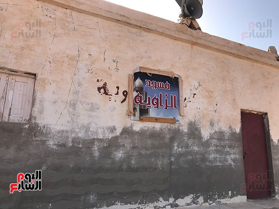 مسجد-زاوية-عمران-على-بعد-مسافة-من-المكان-وفى-موقع-اقامة-الاهالى