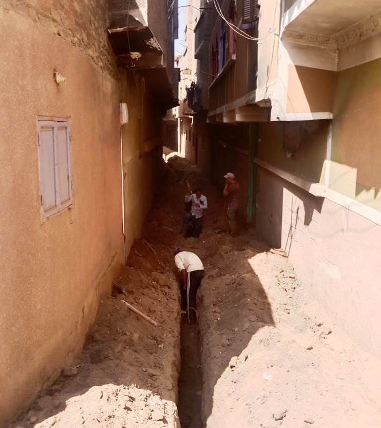 مد خطوط الغاز الطبيعي بقرية البطاخ بالمراغة (2)