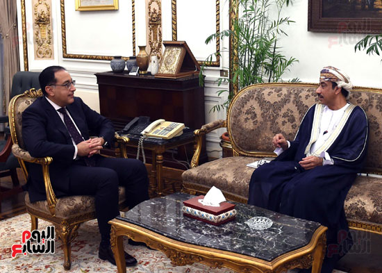 رئيس الوزراء يلتقى سفير سلطنة عمان فى القاهرة (1)