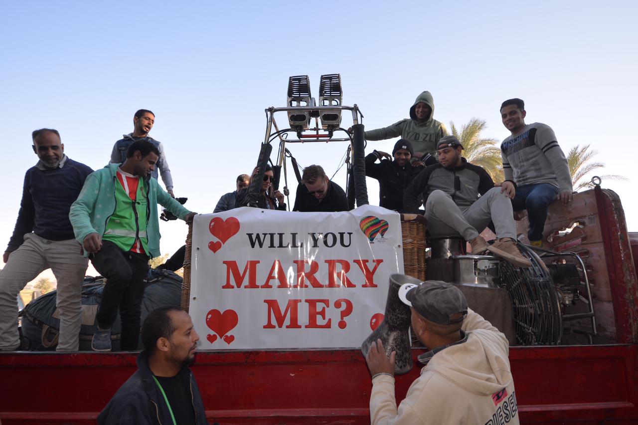 خالد سليمان مصور بالون يجهز مفاجأة أسترالى لطلب الزواج من هندية