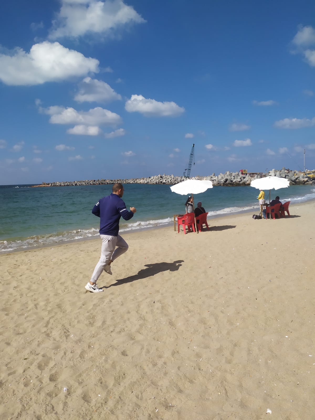 ممارسة رياضة الجرى على الشواطئ