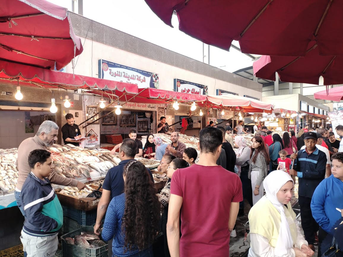 سوق الأسماك بحى العرب ملتقى للزائرين (2)