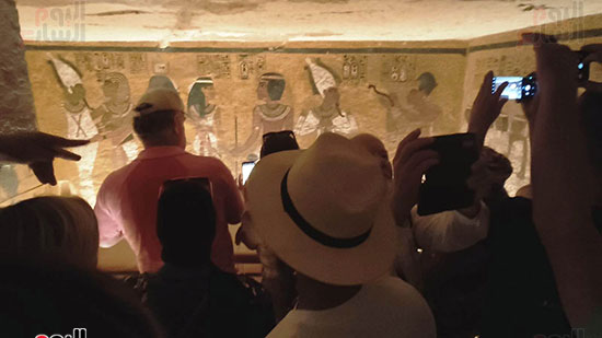 جانب-من-الحضور-لزيارة-المقبرة-(1)