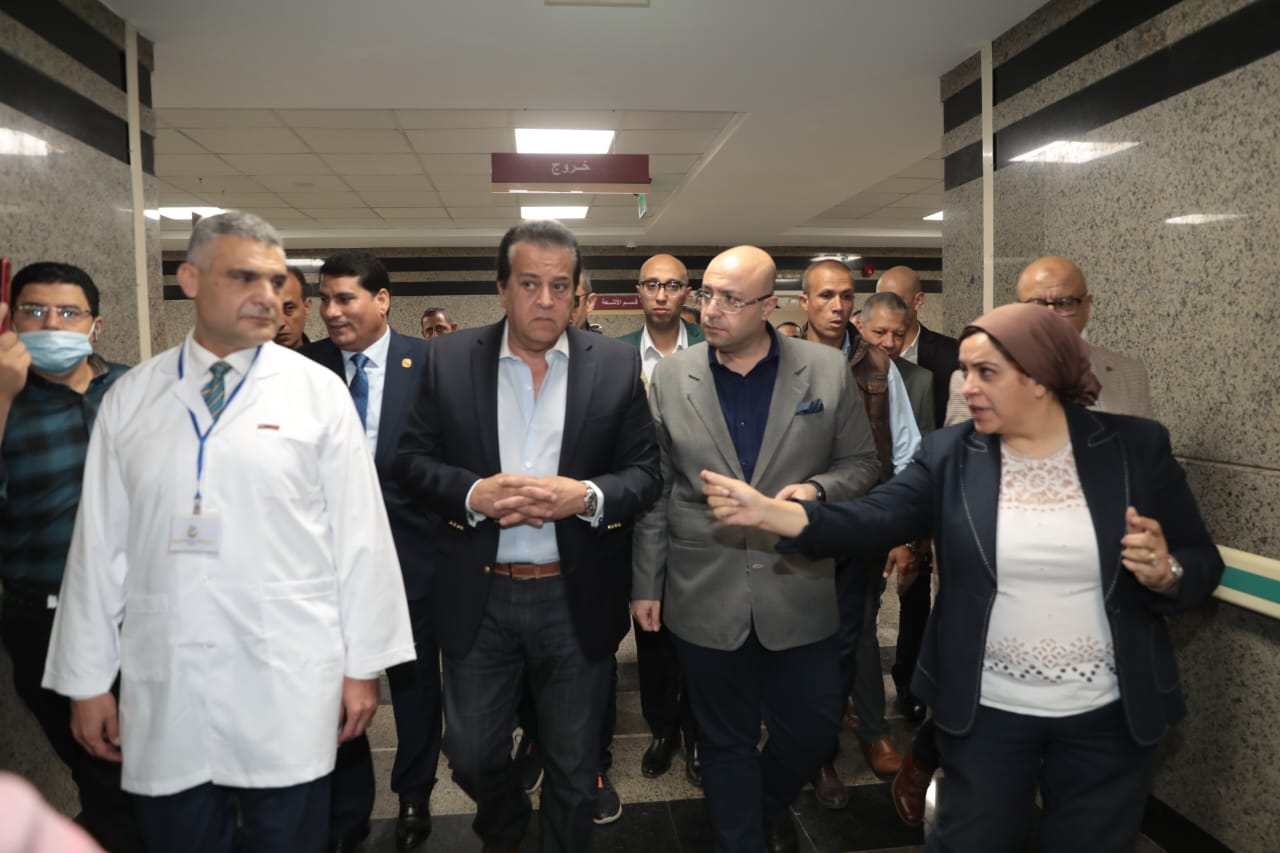 وزير الصحة ومحافظ بنى سويف يتفقدان مستشفى اهناسيا  (5)