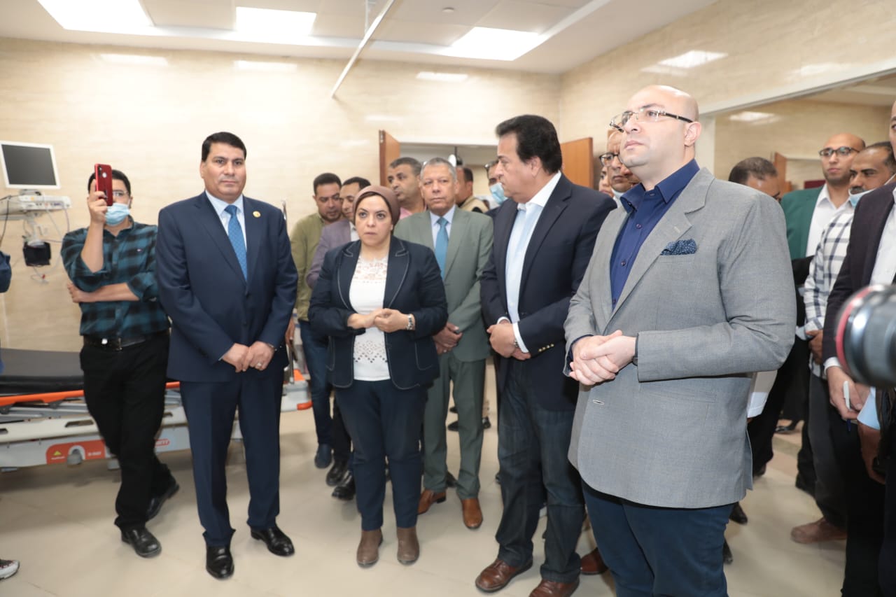وزير الصحة ومحافظ بنى سويف يتفقدان مستشفى اهناسيا  (6)