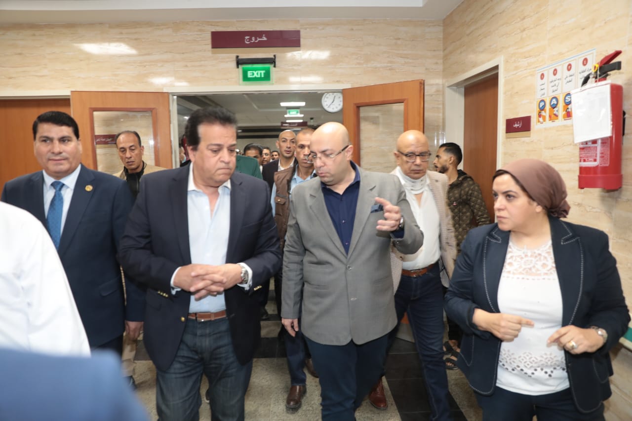 وزير الصحة ومحافظ بنى سويف يتفقدان مستشفى اهناسيا  (2)