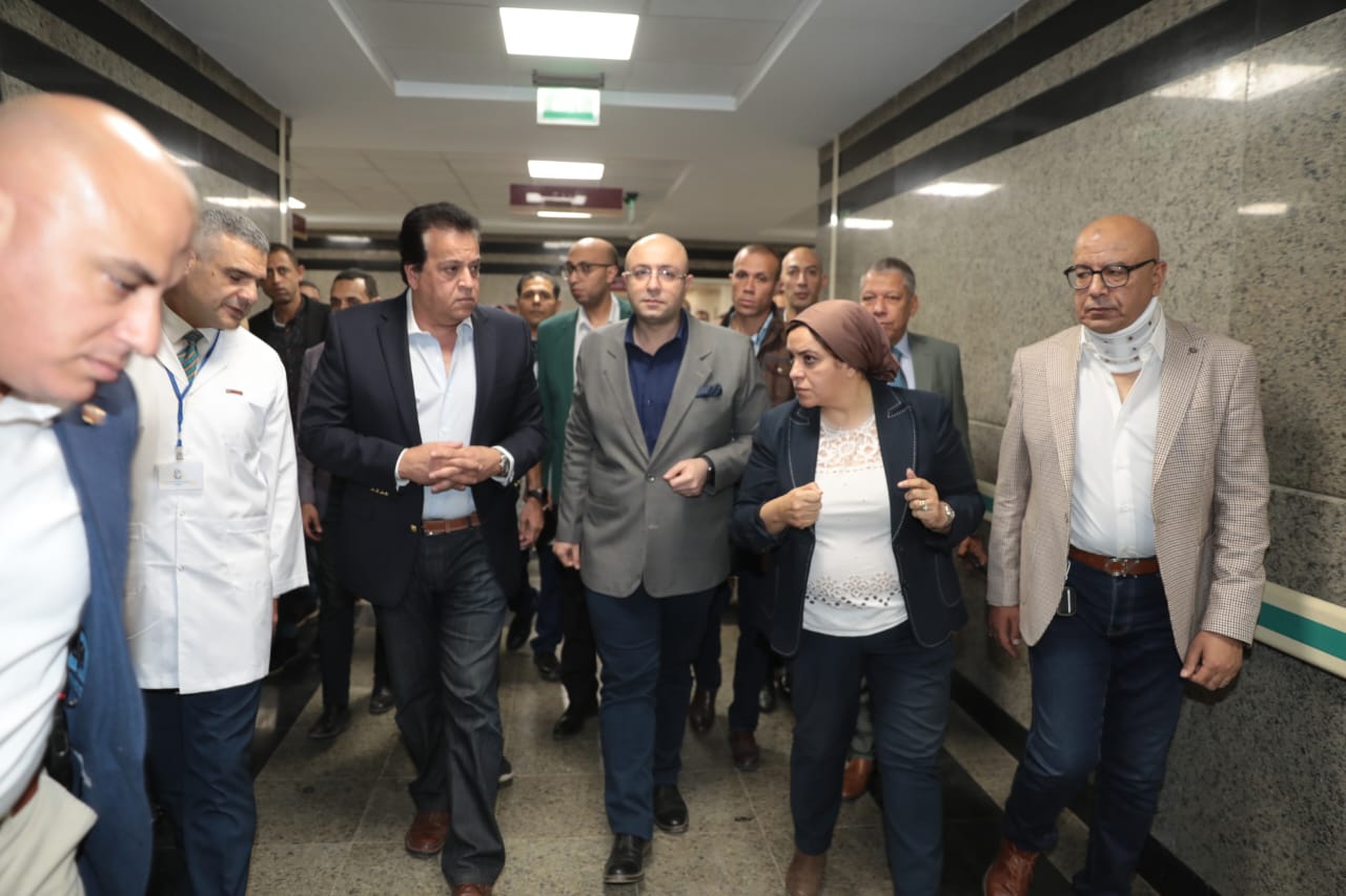 وزير الصحة ومحافظ بنى سويف يتفقدان مستشفى اهناسيا  (3)