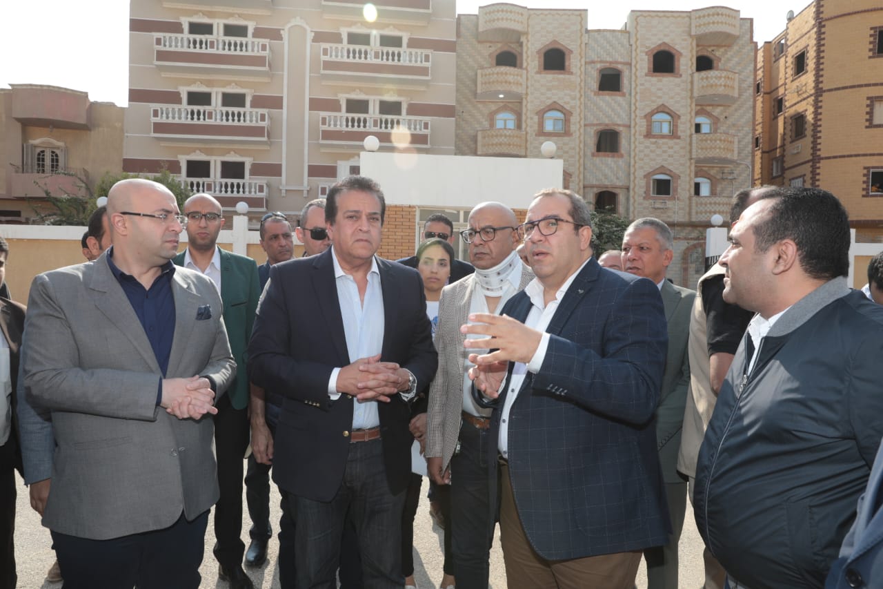 وزير الصحة ومحافظ بنى سويف يتفقدان المستشفى المركزي بالمدينة الجديدة شرق النيل (5)