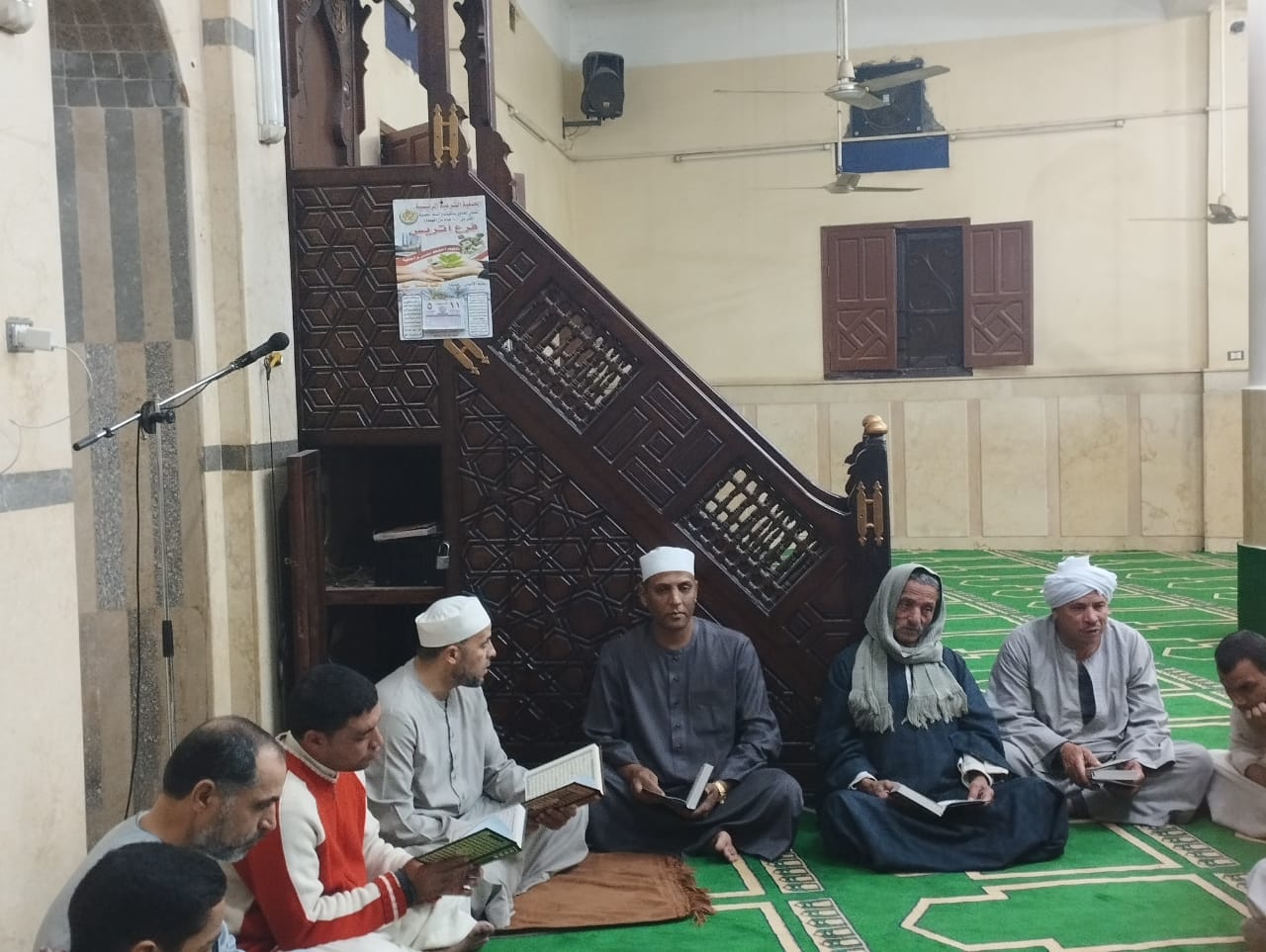مجلس  إقراء فى المسجد