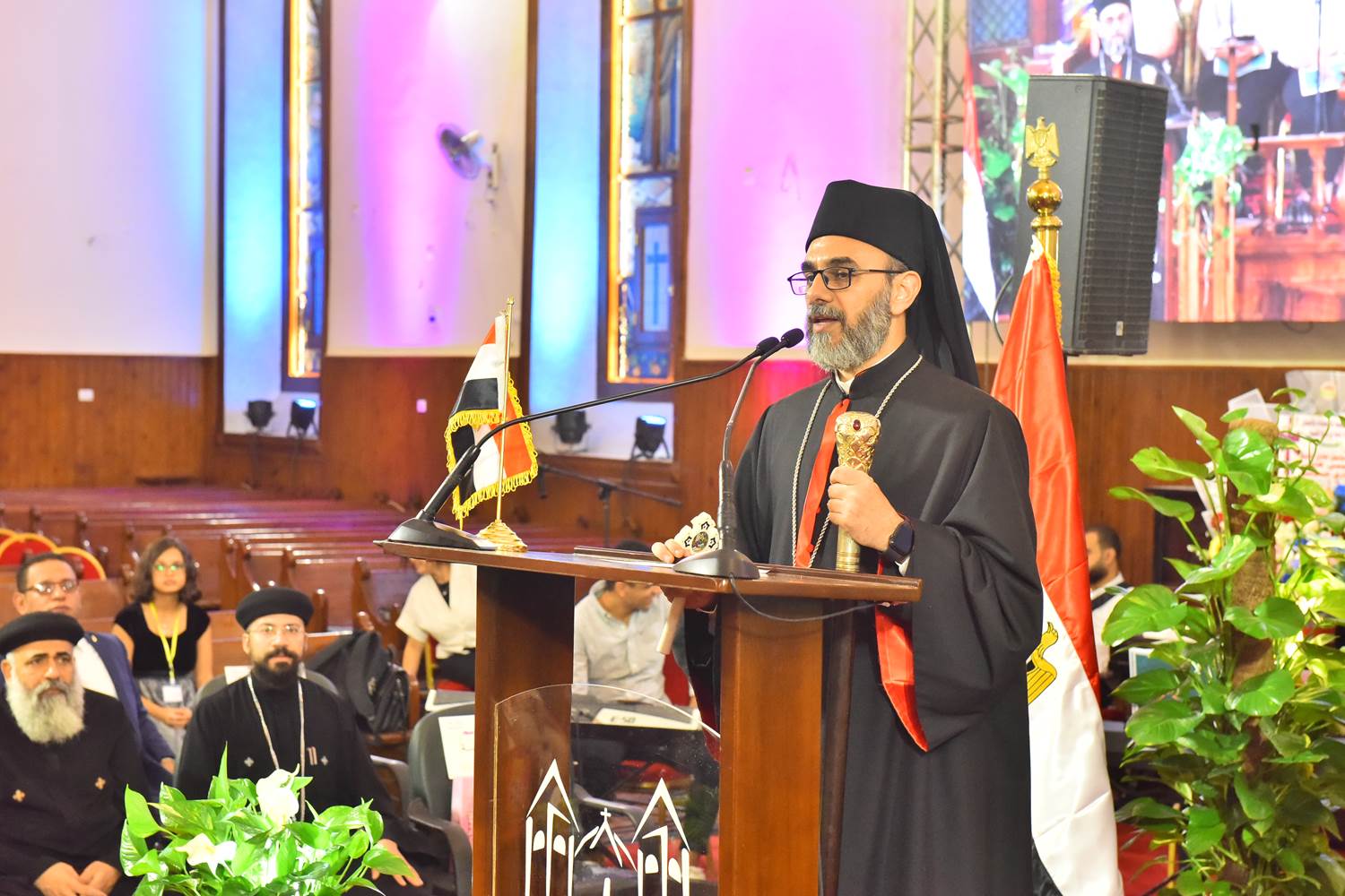 محافظ أسيوط يشهد احتفال كنيسة الانجيلية الأولى بمرور 150 عاما  (7)