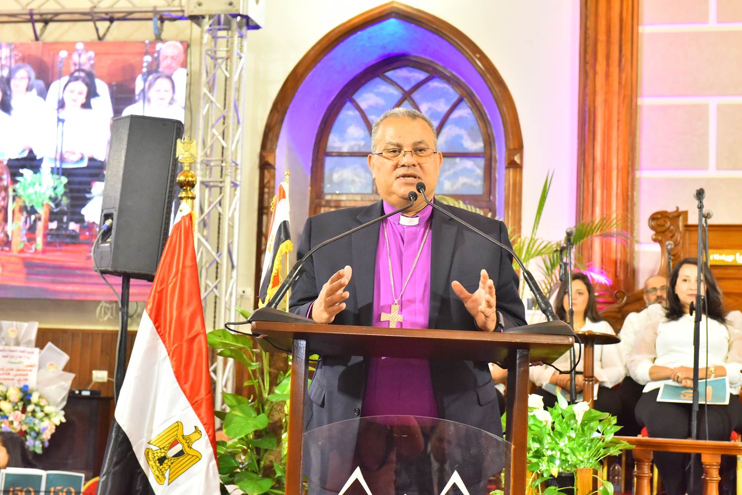 محافظ أسيوط يشهد احتفال كنيسة الانجيلية الأولى بمرور 150 عاما  (19)