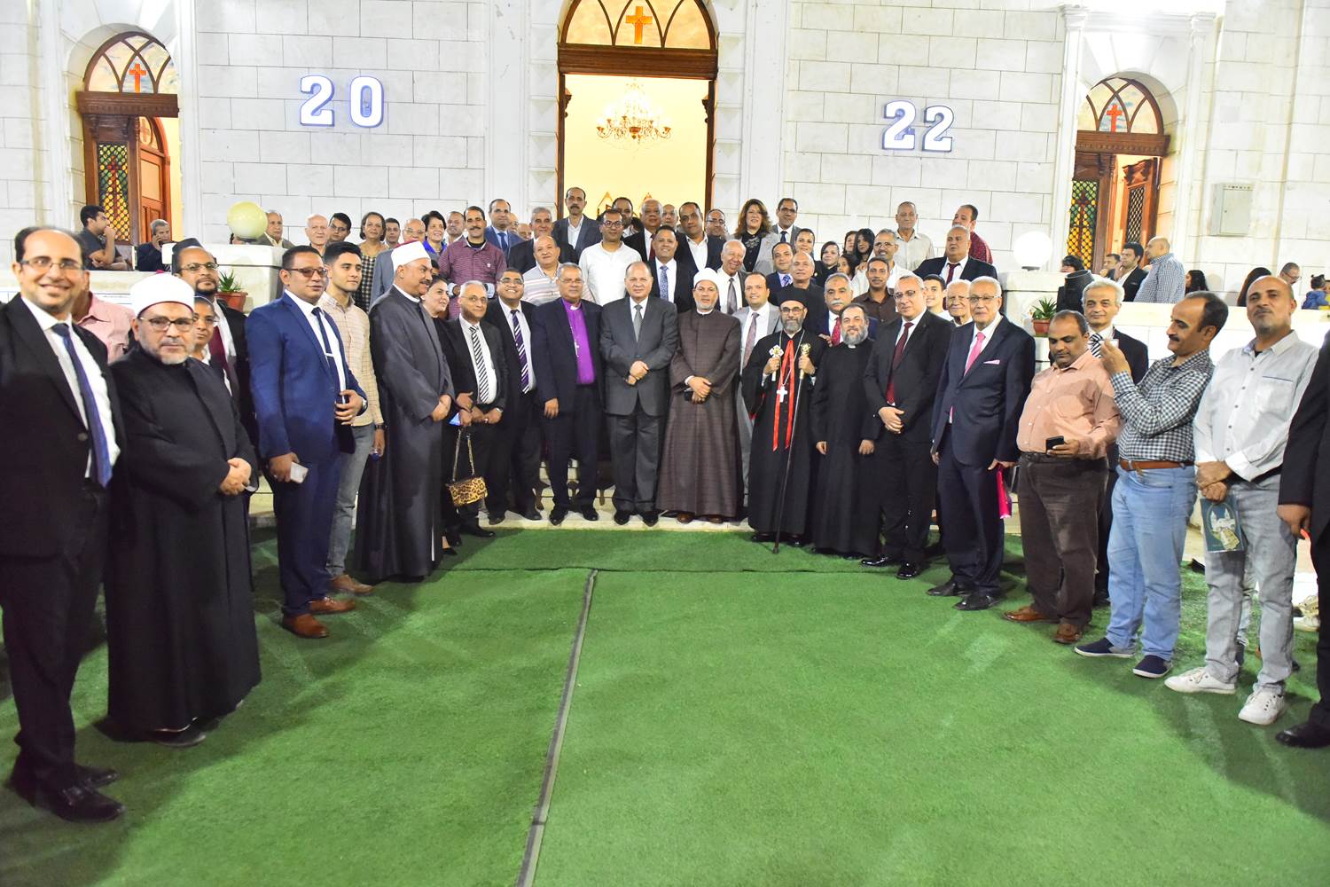 محافظ أسيوط يشهد احتفال كنيسة الانجيلية الأولى بمرور 150 عاما  (34)