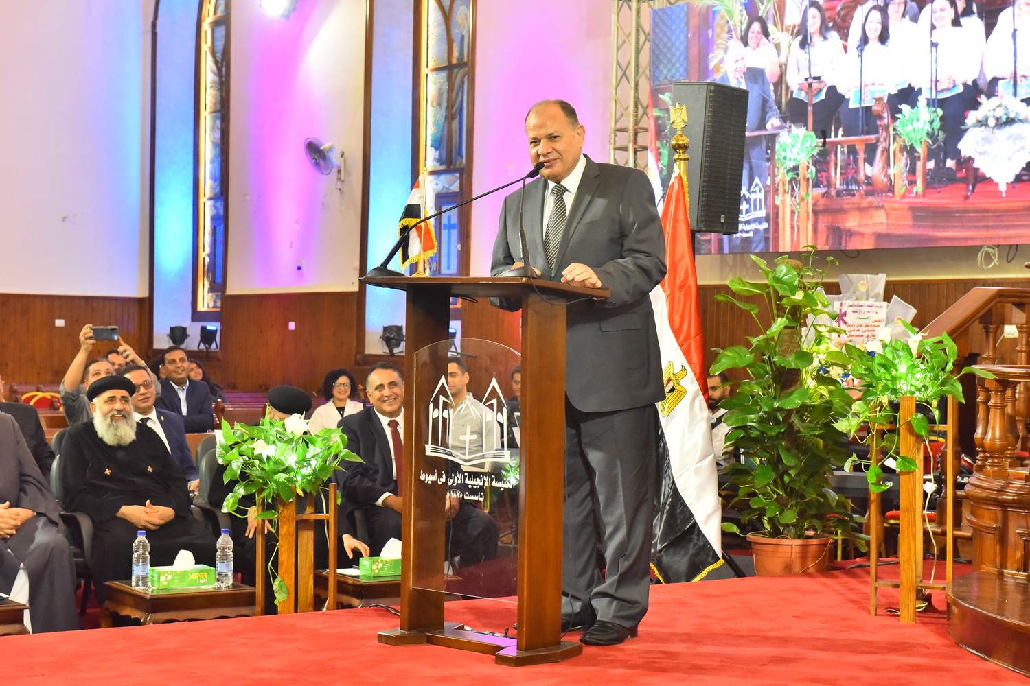 محافظ أسيوط خلال احتفال كنيسة الانجيلية الأولى بمرور 150 عاما محافظ أسيوط خلال احتفال كنيسة الانجيلية الأولى بمرور 150 عاما