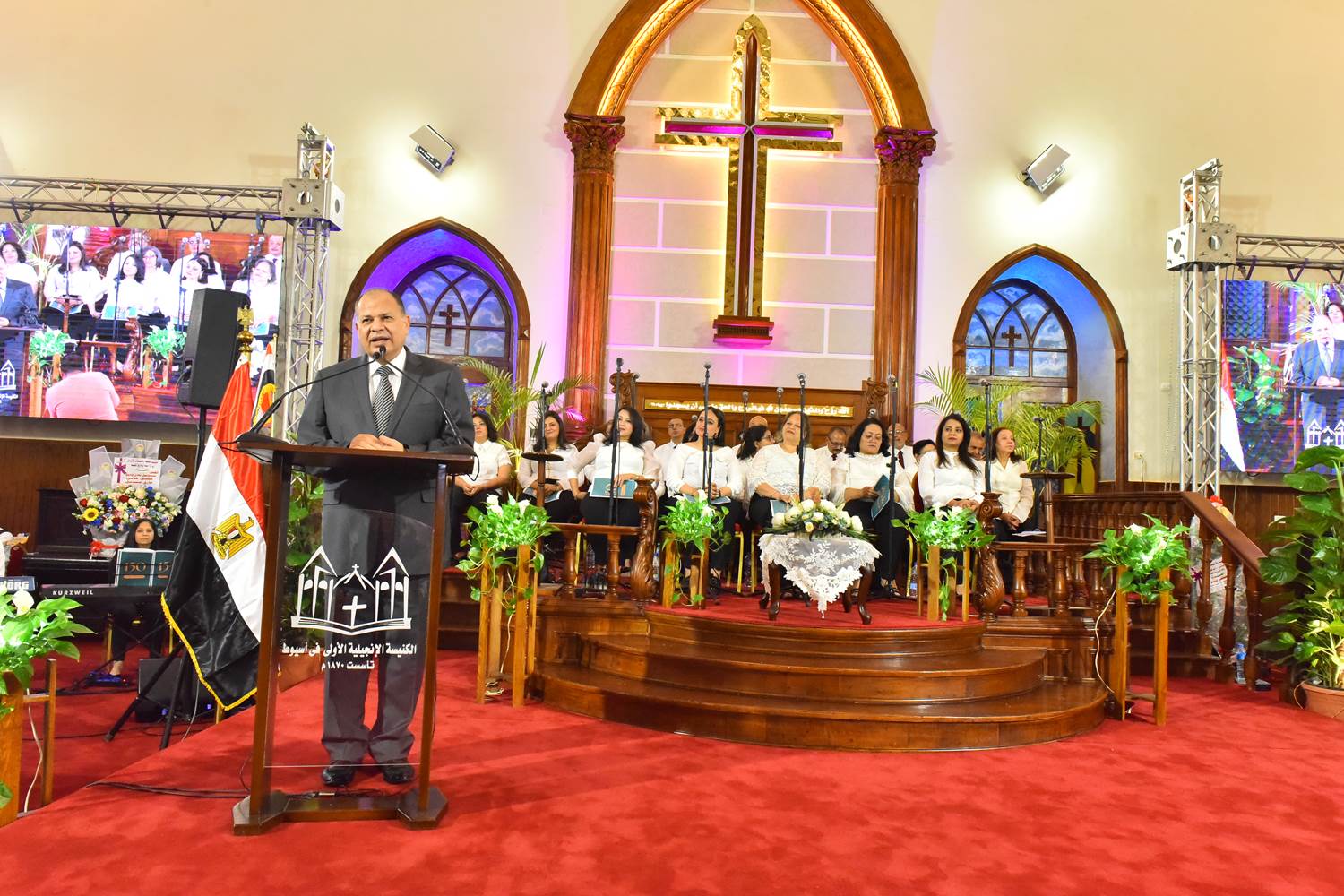 محافظ أسيوط يشهد احتفال كنيسة الانجيلية الأولى بمرور 150 عاما  (26)