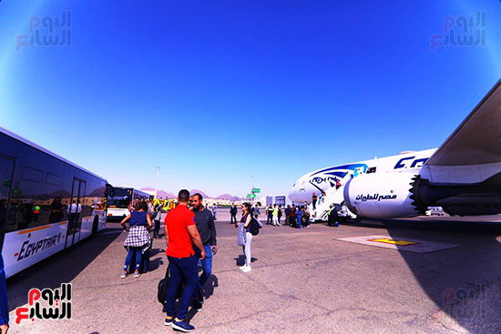استقبال مطار شرم الشيخ للوفود الرسمية المشاركة فى قمة المناخ (7)
