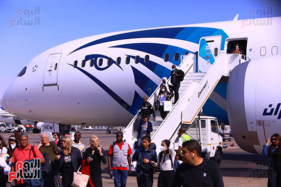 استقبال مطار شرم الشيخ للوفود الرسمية المشاركة فى قمة المناخ (9)