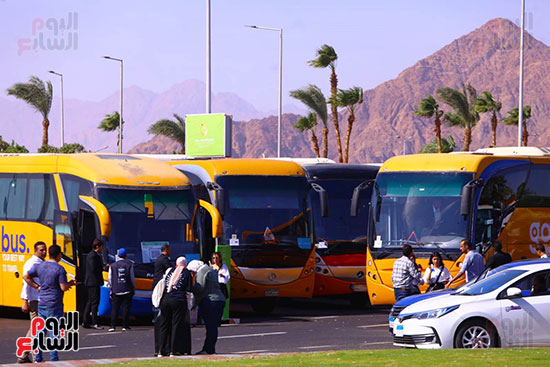 استقبال مطار شرم الشيخ للوفود الرسمية المشاركة فى قمة المناخ (35)