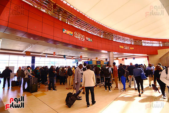 استقبال مطار شرم الشيخ للوفود الرسمية المشاركة فى قمة المناخ (21)
