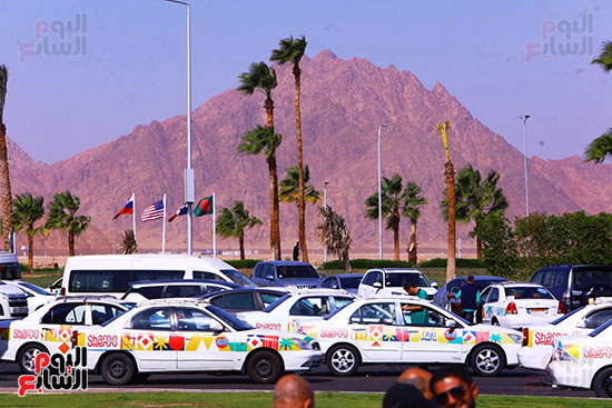 استقبال مطار شرم الشيخ للوفود الرسمية المشاركة فى قمة المناخ (27)