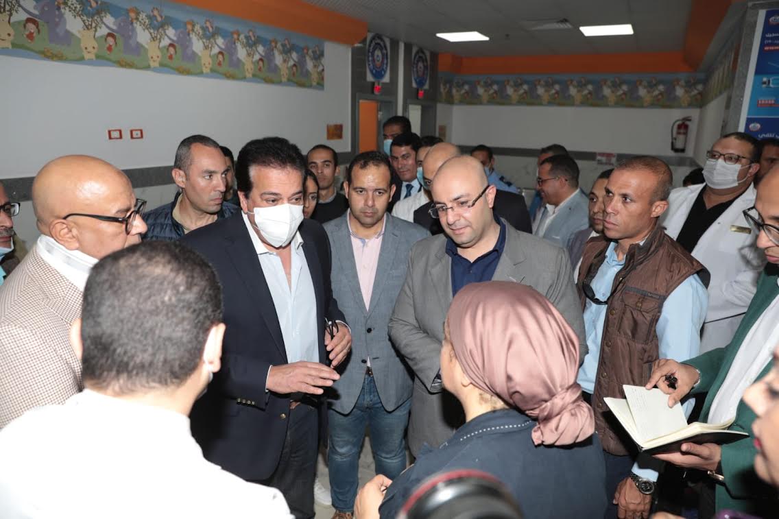 وزير الصحة والمحافظ يتفقدان المستشفى التخصصي