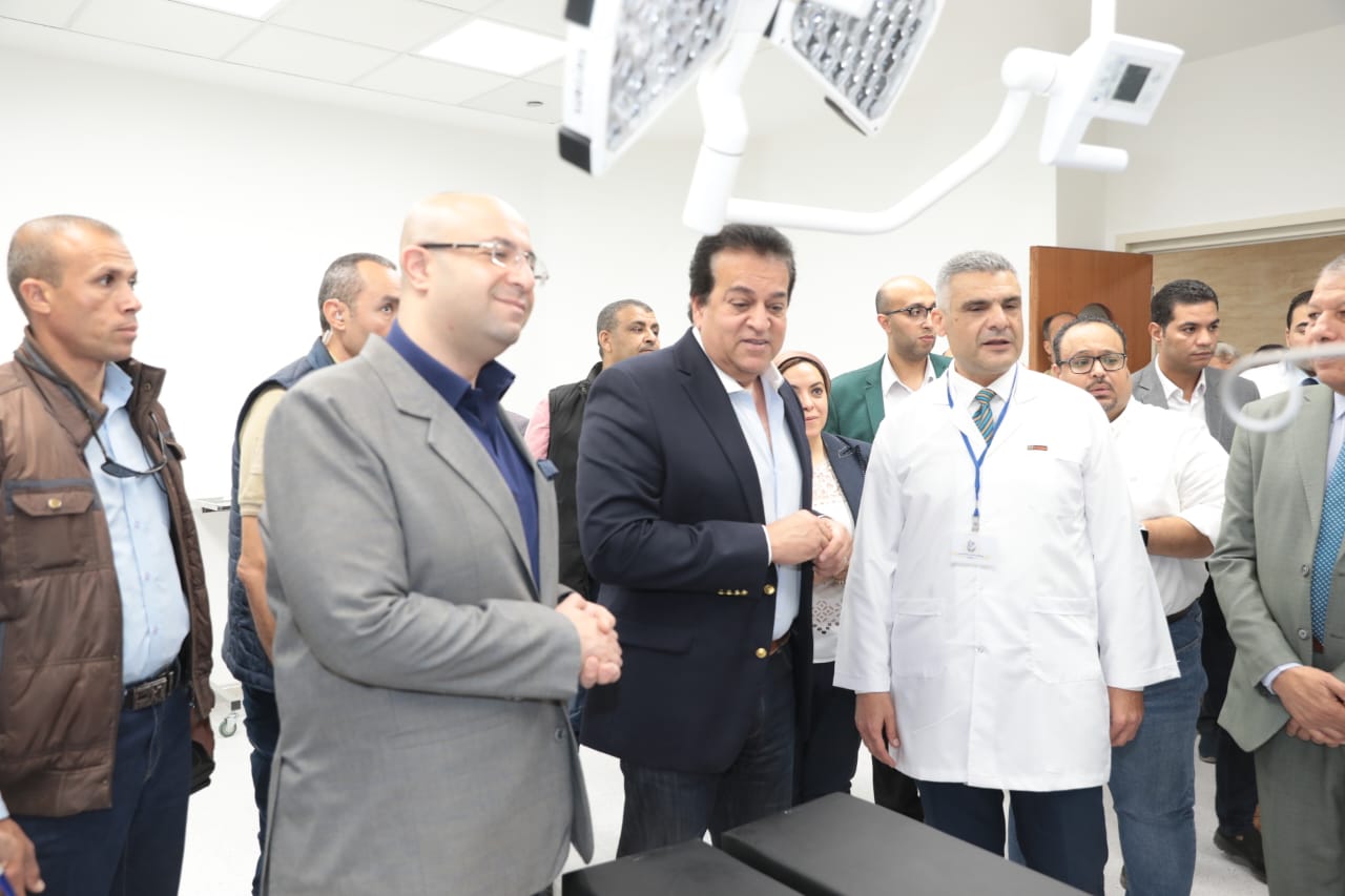 وزير الصحة ومحافظ بنى سويف يتفقدان مستشفى اهناسيا  (1)