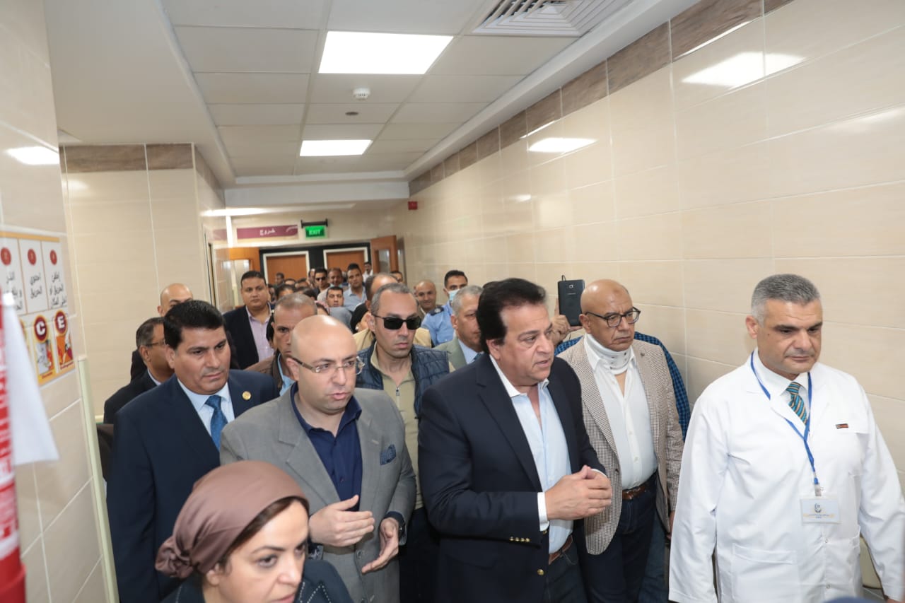 وزير الصحة ومحافظ بنى سويف يتفقدان مستشفى اهناسيا  (7)