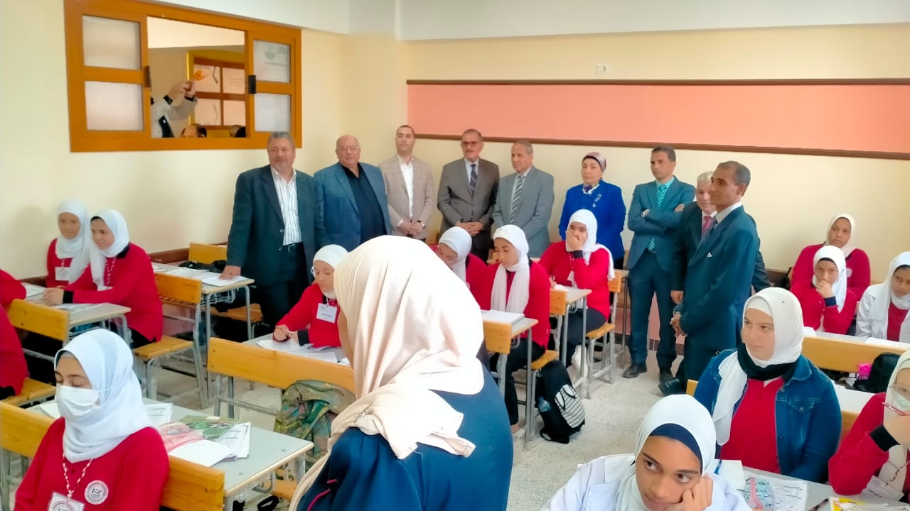 محافظ كفر الشيخ يفتتح المدرسة الثانوية الصناعية النسيجية (3)