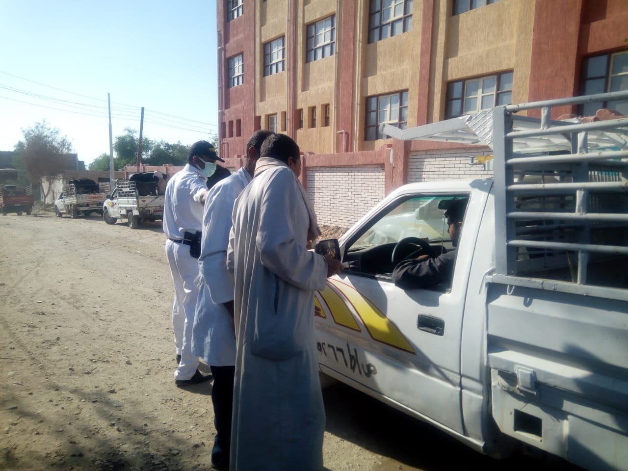 حملات تحصين الماشية فى سوق أبوقليعي بأرمنت حملات تحصين الماشية فى سوق أبوقليعي بأرمنت