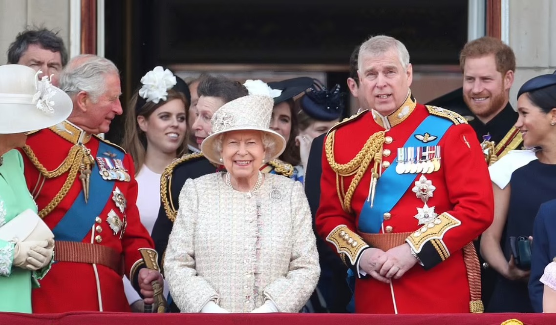 الأمير أندرو والملكة اليزابيث