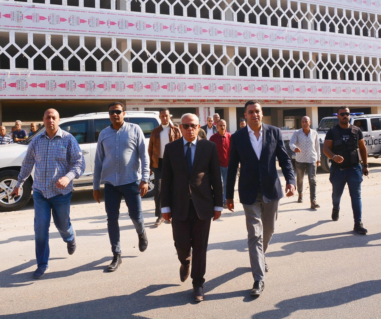 محافظ بورسعيد يتابع  الجراج متعدد الطوابق يرافقه رئيس حى العرب