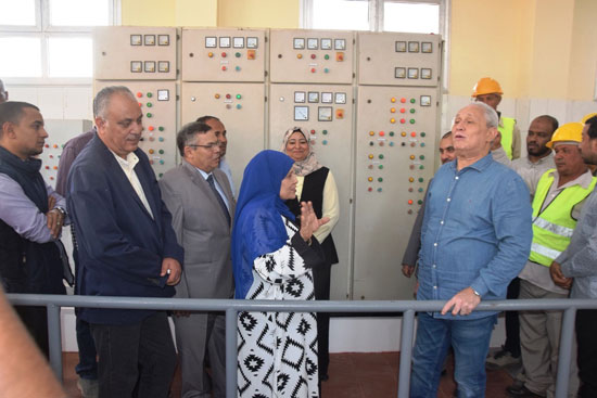 جولة-المحافظ-فى-محطة-الرفع-الفرعية-للصرف-بإسنا