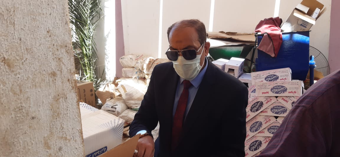 وكيل تموين الأقصر خلال ضبط سلع غذائية منتهية الصلاحية وكيل تموين الأقصر خلال ضبط سلع غذائية منتهية الصلاحية