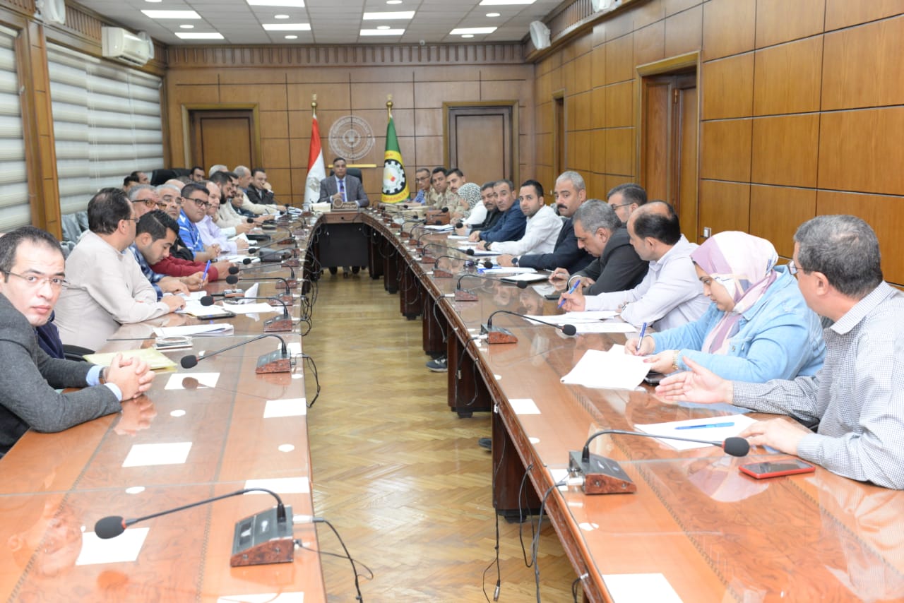 اجتماع محافظ الدقهلية لمتابعة مشروعات حياة كريمة (2)