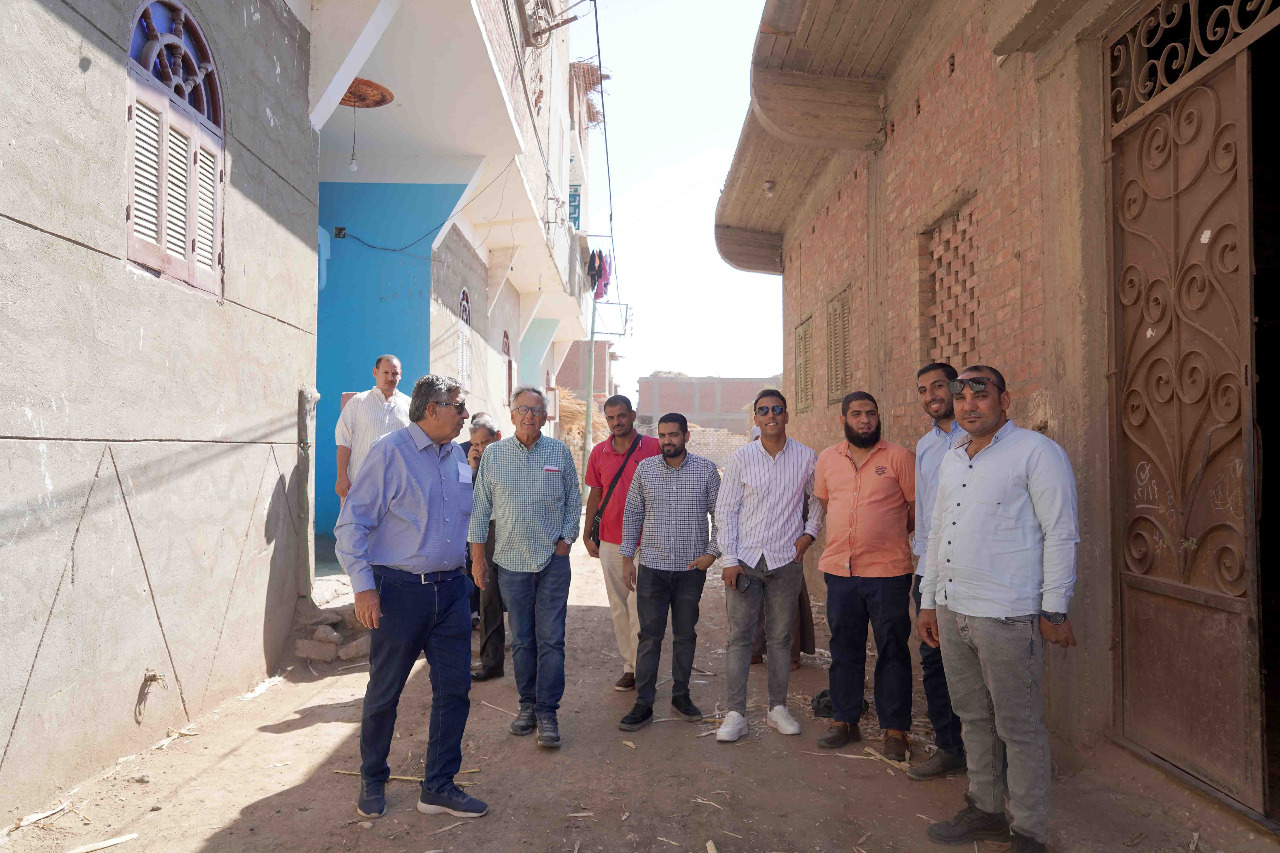   تفقد مشروعات وصلات المياه بقرية الصلعا  (3)