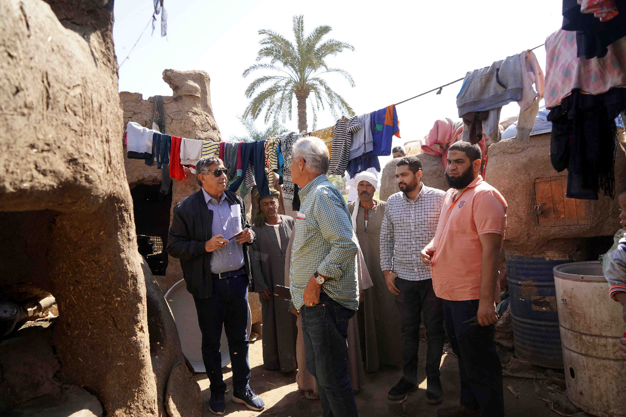   تفقد مشروعات وصلات المياه بقرية الصلعا  (1)