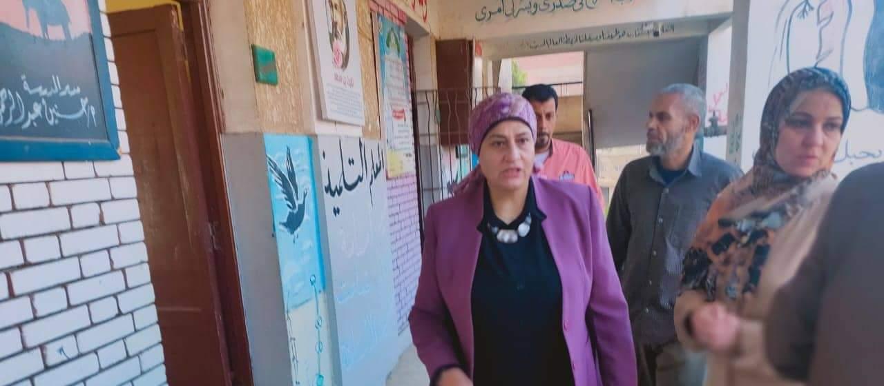 مدير تعليم القليوبية تتفقد مدارس قها  (2)