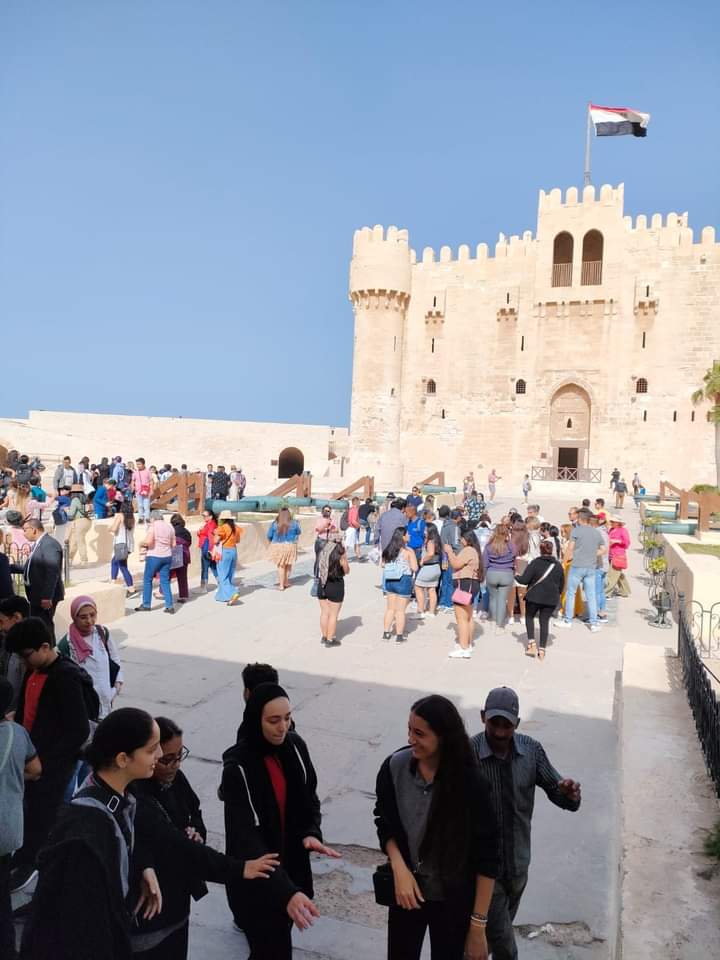انتعاش الحركة السياحية علي قلعة قايتباي الأثرية انتعاش الحركة السياحية علي قلعة قايتباي الأثرية