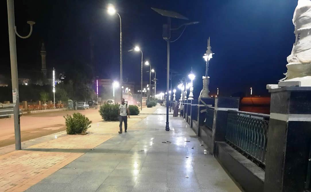 طرق حديثة تغطي أنحاء محافظة أسوان  (2)