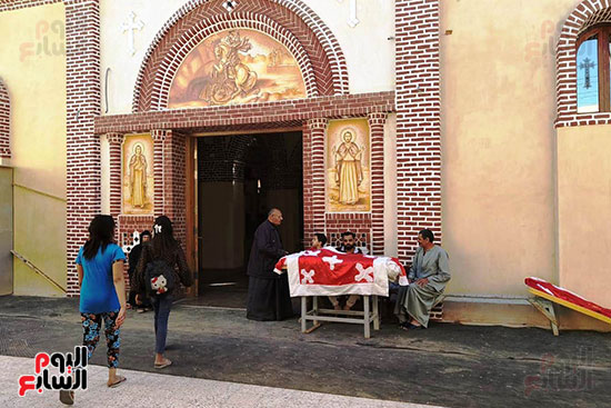 تجهيزات دير مارجرجس بجبل الرزيقات قبل بدء الاحتفالات (2)