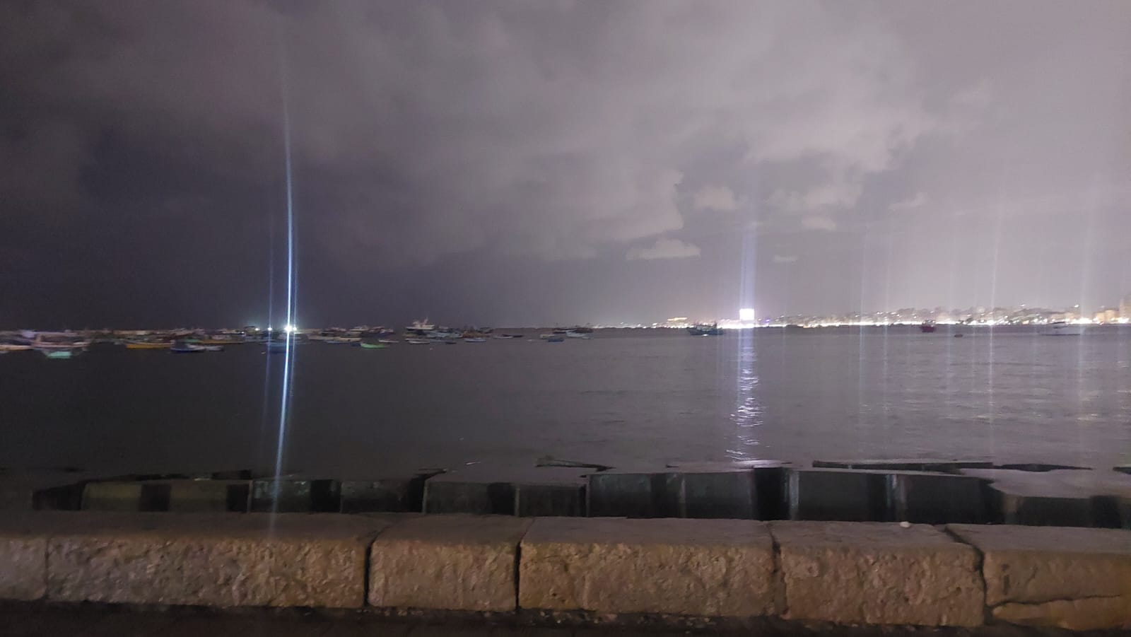 تراكم السحب الداكنة تراكم السحب الداكنة