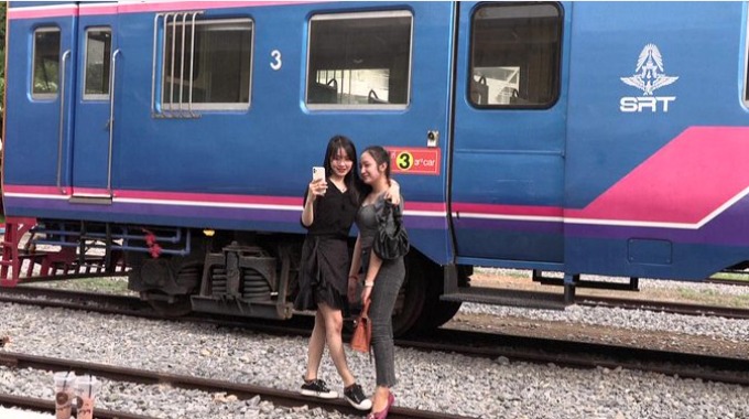 عربة قطار تتحول كافيه فى كمبوديا